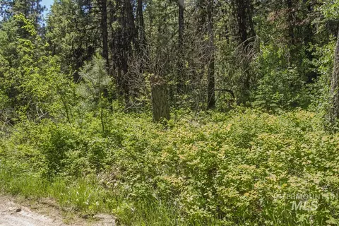 513 Susan Rd, Cascade, ID 83611 photo 2