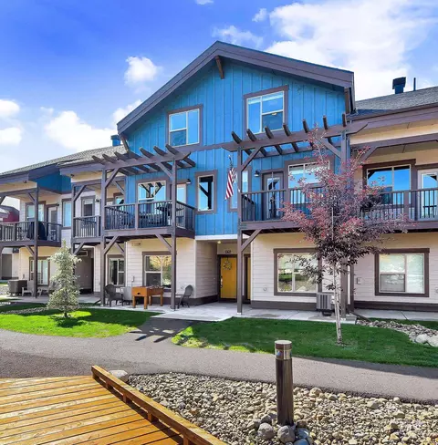107 Broken Pine Ln, Mccall, ID 83638