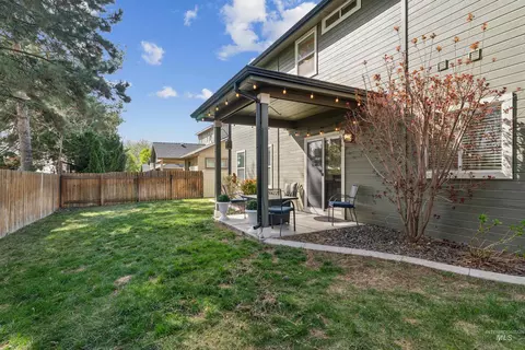 Exterior - 2917 E Shadowband St, Eagle, ID 83616 photo 2 of 5