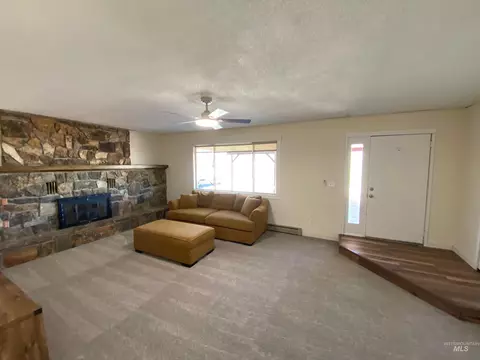 Living - 7 Apache Way, Salmon, ID 83467 photo 2 of 6