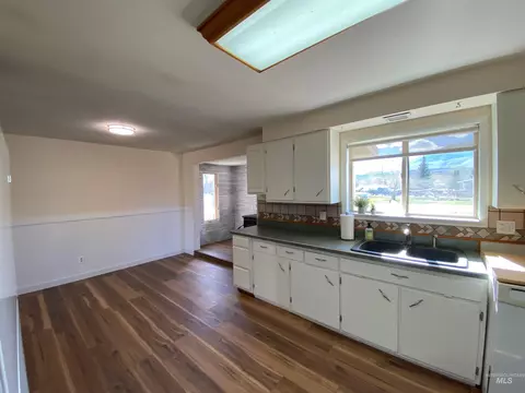 Kitchen - 7 Apache Way, Salmon, ID 83467 photo 2 of 3
