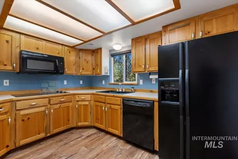 Kitchen - 44 Ridgeview Dr, Cascade, ID 83611 photo 1 of 2
