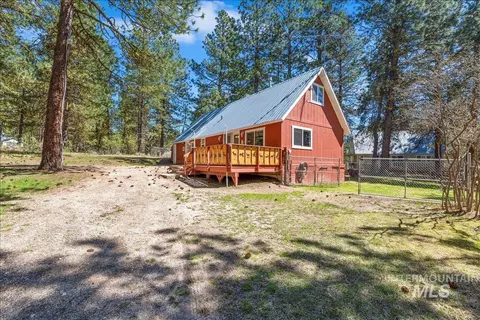 Exterior - 44 Ridgeview Dr, Cascade, ID 83611 photo 4 of 17