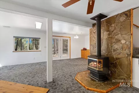 Living - 44 Ridgeview Dr, Cascade, ID 83611 photo 2 of 2