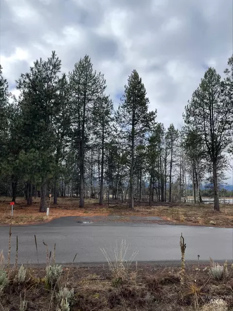 13055 Dawn Dr, Donnelly, ID 83615
