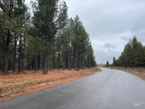 13053 Dawn Dr, Donnelly, ID 83615