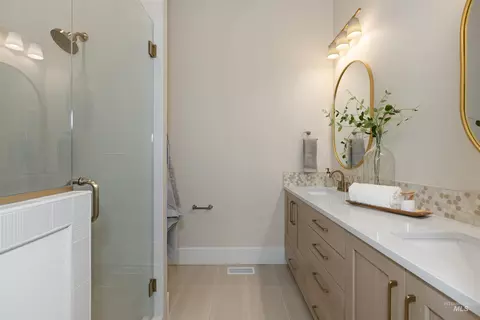 Bath - 5182 W May Jay Dr, Eagle, ID 83616 photo 4 of 5