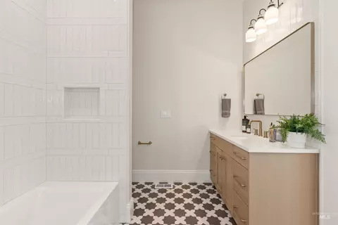 Bath - 5182 W May Jay Dr, Eagle, ID 83616 photo 5 of 5