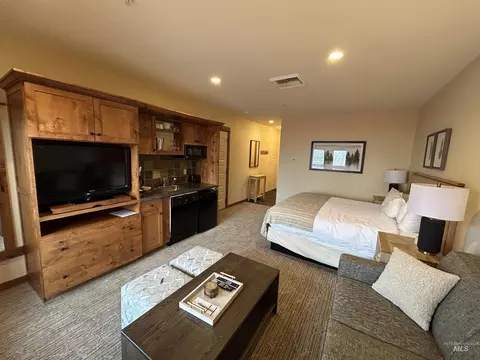 150 Morning Star Dr #371, Kellogg, ID 83837
