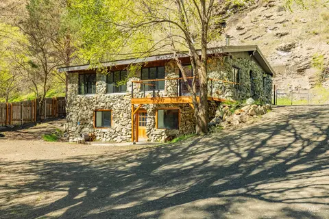 543 N Main St, Riggins, ID 83549