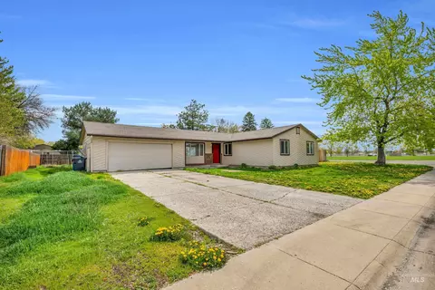702 Meadowview Dr, Nampa, ID 83651