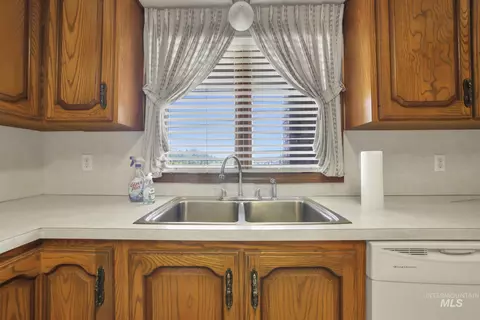 Kitchen - 22 Horseshoe Cir, Jerome, ID 83338 photo 2 of 4