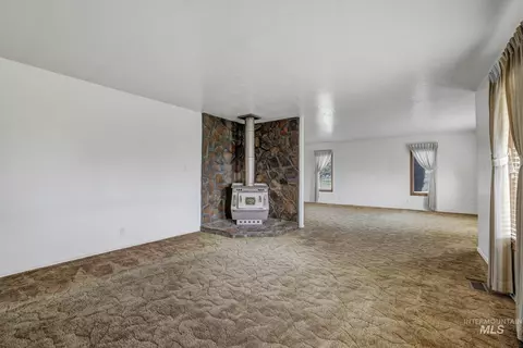 Living - 22 Horseshoe Cir, Jerome, ID 83338 photo 2 of 7