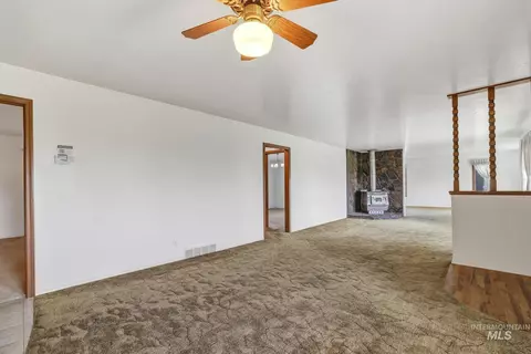 Living - 22 Horseshoe Cir, Jerome, ID 83338 photo 7 of 7