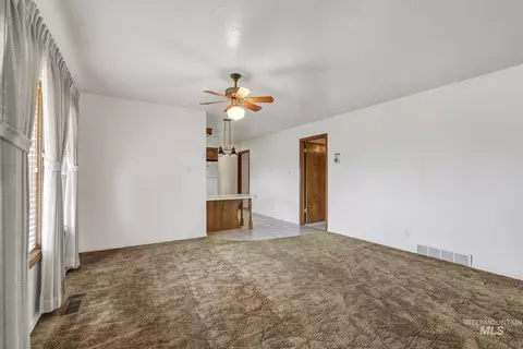Living - 22 Horseshoe Cir, Jerome, ID 83338 photo 1 of 7