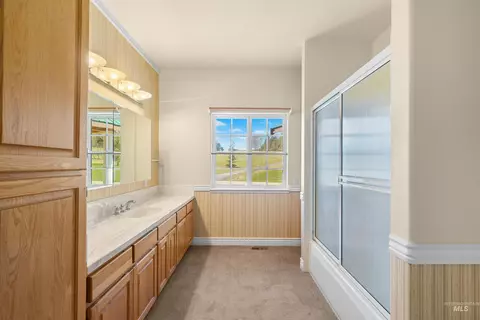 Bath - 3592 Freeman Creek Rd, Lenore, ID 83541 photo 2 of 3