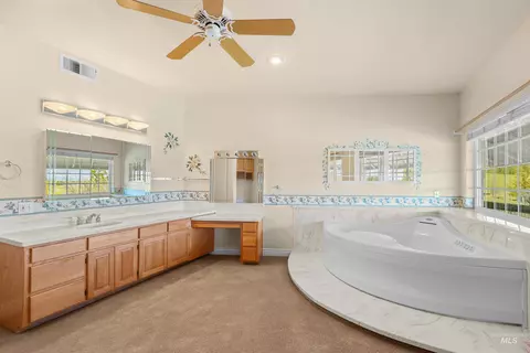 Bath - 3592 Freeman Creek Rd, Lenore, ID 83541 photo 1 of 3