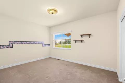 Bedroom - 3592 Freeman Creek Rd, Lenore, ID 83541 photo 2 of 3