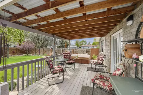 Exterior - 603 6th Ave E, Wendell, ID 83355 photo 3 of 6