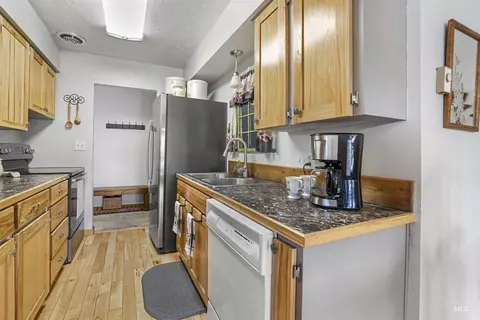 Kitchen - 603 6th Ave E, Wendell, ID 83355 photo 2 of 3