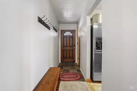 Entry Way - 603 6th Ave E, Wendell, ID 83355 photo 1 of 1