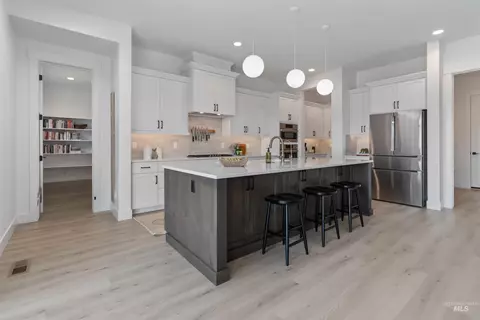 Kitchen - 125 S Eagles Roost Way, Eagle, ID 83616 photo 2 of 4