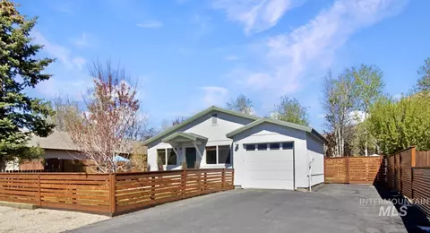 951 Forest Bend Dr, Hailey, ID 83333