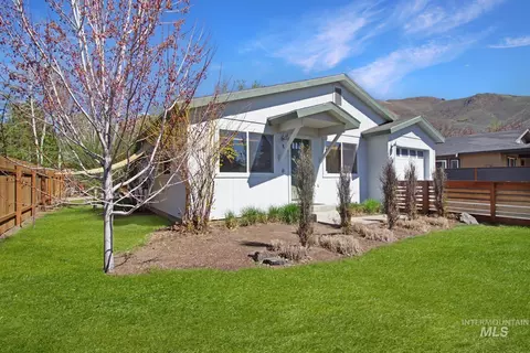 Exterior - 951 Forest Bend Dr, Hailey, ID 83333 photo 3 of 5