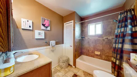 Bath - 1409 S 2000 E, Gooding, ID 83330 photo 1 of 5