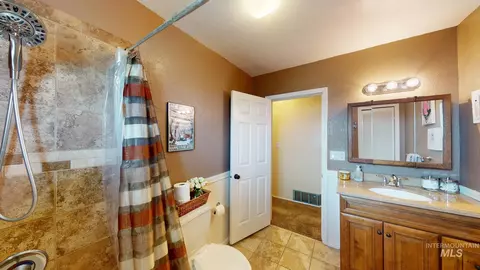 Bath - 1409 S 2000 E, Gooding, ID 83330 photo 2 of 5