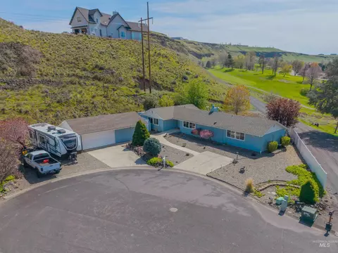 3650 Country Club Ct, Lewiston, ID 83501