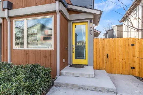 225 E 36th St, Garden City, ID 83714