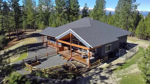 53 Sliver Cloud Dr, Cascade, ID 83611