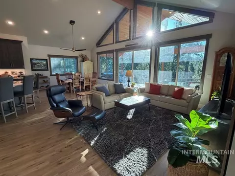 Living - 53 Sliver Cloud Dr, Cascade, ID 83611 photo 2 of 3