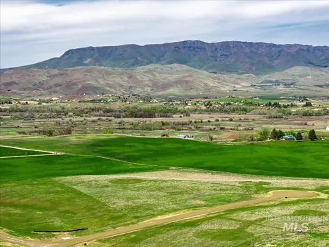 3825 Jake Ln, Emmett, ID 83617