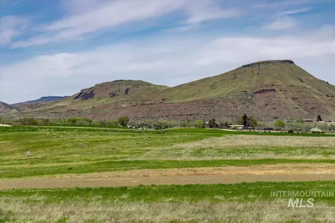 3935 Jake Ln, Emmett, ID 83617
