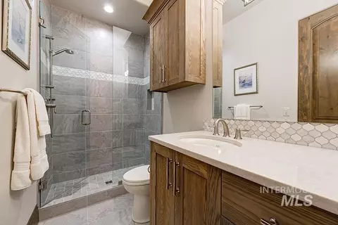 Bath - 1582 E Rivers End Ct, Eagle, ID 83616 photo 5 of 5