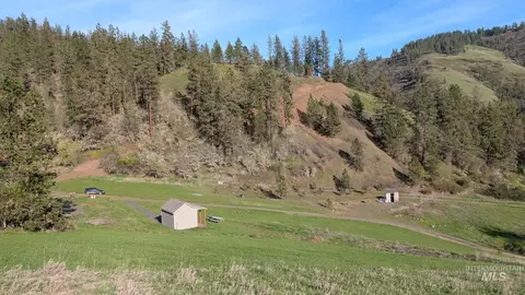 136 Heavy Grace Ln, Kamiah, ID 83536