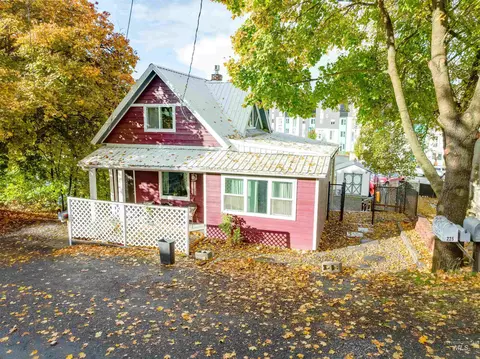 212 E Henley St, Moscow, ID 83843