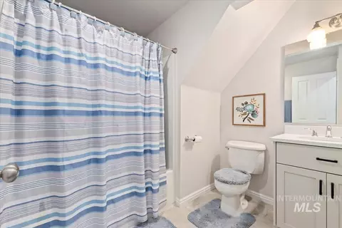 Bath - 2616 E Salisbury Ct, Eagle, ID 83616 photo 2 of 9