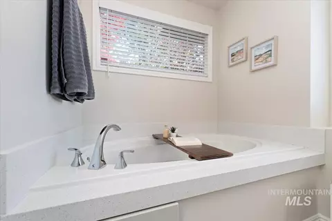 Bath - 2616 E Salisbury Ct, Eagle, ID 83616 photo 6 of 9