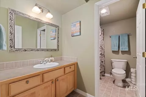 Bath - 2616 E Salisbury Ct, Eagle, ID 83616 photo 8 of 9