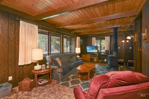 Living - 10 Bransons Dr, Lowman, ID 83637 photo 1 of 4