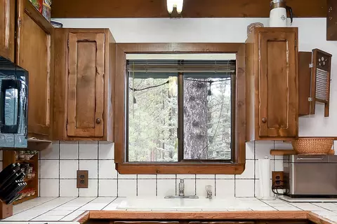 Kitchen - 10 Bransons Dr, Lowman, ID 83637 photo 4 of 5