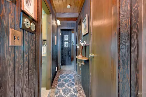 Entry Way - 10 Bransons Dr, Lowman, ID 83637 photo 2 of 2