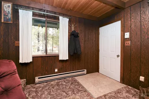 Entry Way - 10 Bransons Dr, Lowman, ID 83637 photo 1 of 2