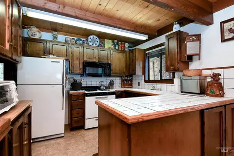 Kitchen - 10 Bransons Dr, Lowman, ID 83637 photo 1 of 5