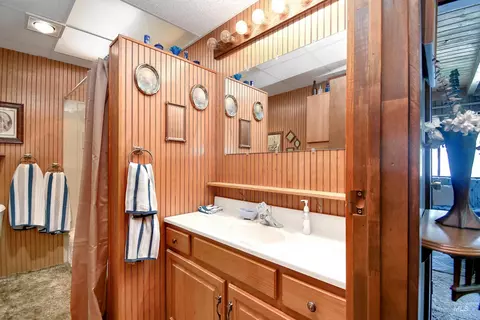 Bath - 10 Bransons Dr, Lowman, ID 83637 photo 1 of 4