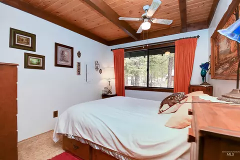 Bedroom - 10 Bransons Dr, Lowman, ID 83637 photo 1 of 6