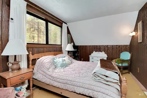 Bedroom - 10 Bransons Dr, Lowman, ID 83637 photo 3 of 6